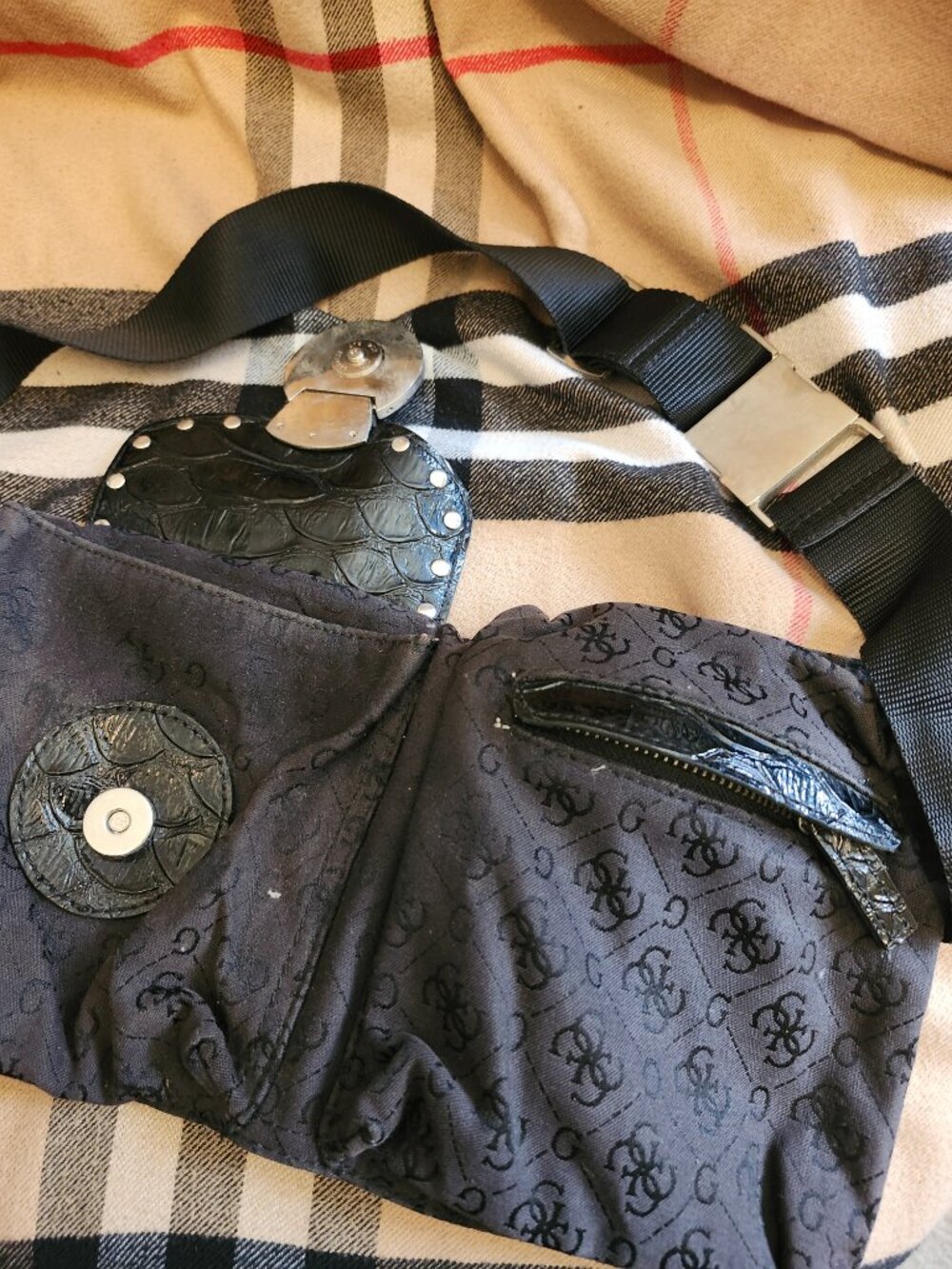 VINTAGE GUESS POUCH - Picture 9 of 9